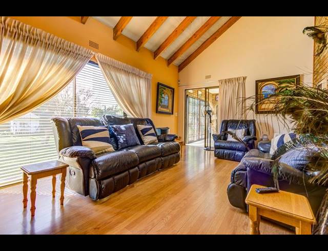 4 BEDROOM HOUSE FOR SALE IN PARKHILL GARDENS